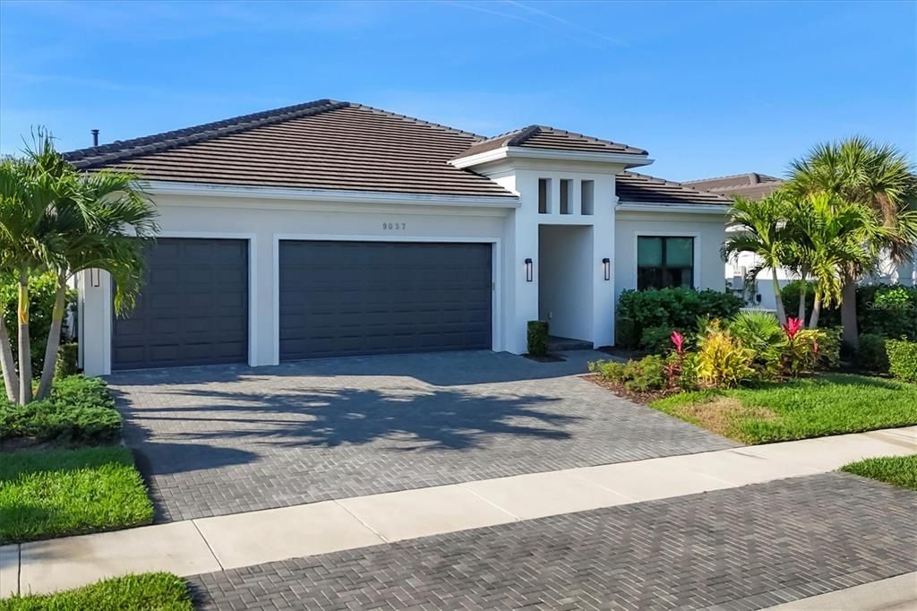 For Sale: $695,000 (2 beds, 2 baths, 1950 Square Feet)