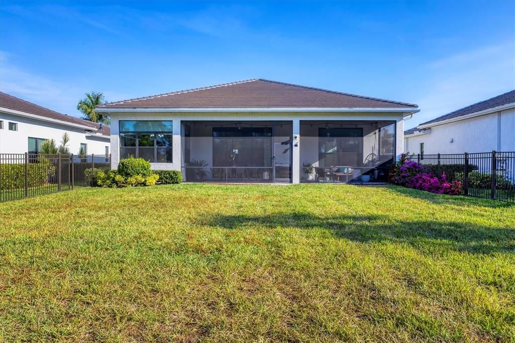 For Sale: $695,000 (2 beds, 2 baths, 1950 Square Feet)