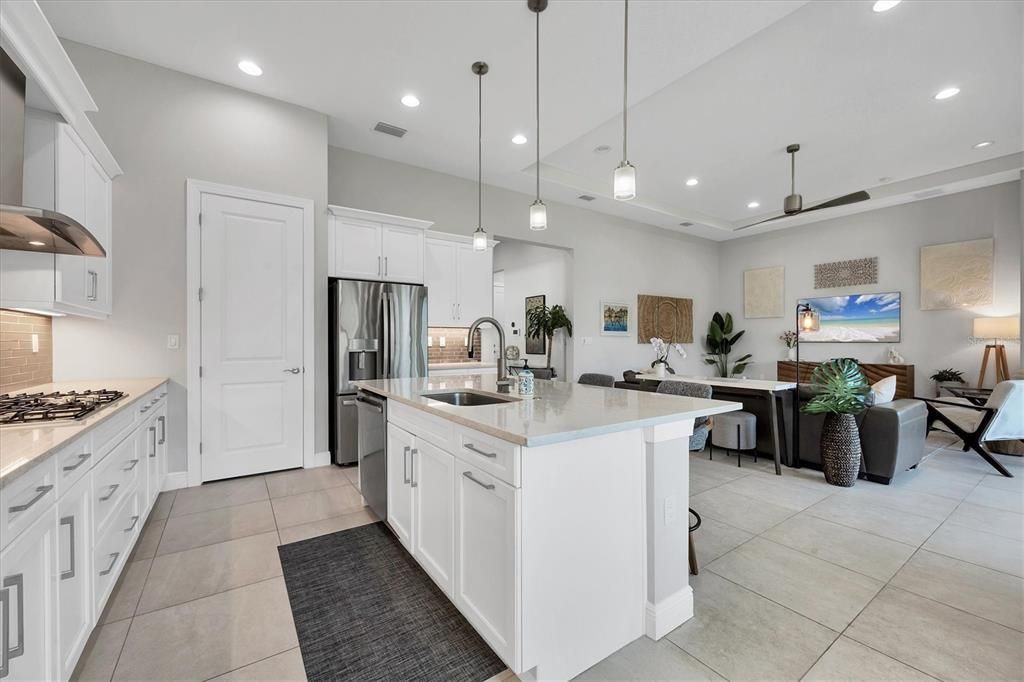 For Sale: $695,000 (2 beds, 2 baths, 1950 Square Feet)