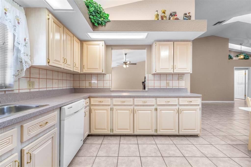 For Sale: $475,000 (4 beds, 2 baths, 2066 Square Feet)