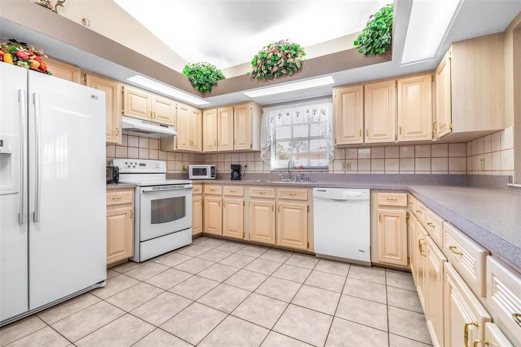 For Sale: $475,000 (4 beds, 2 baths, 2066 Square Feet)