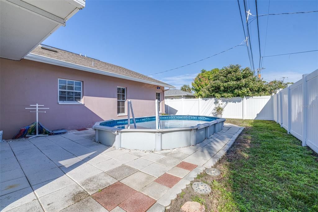 For Sale: $475,000 (4 beds, 2 baths, 2066 Square Feet)