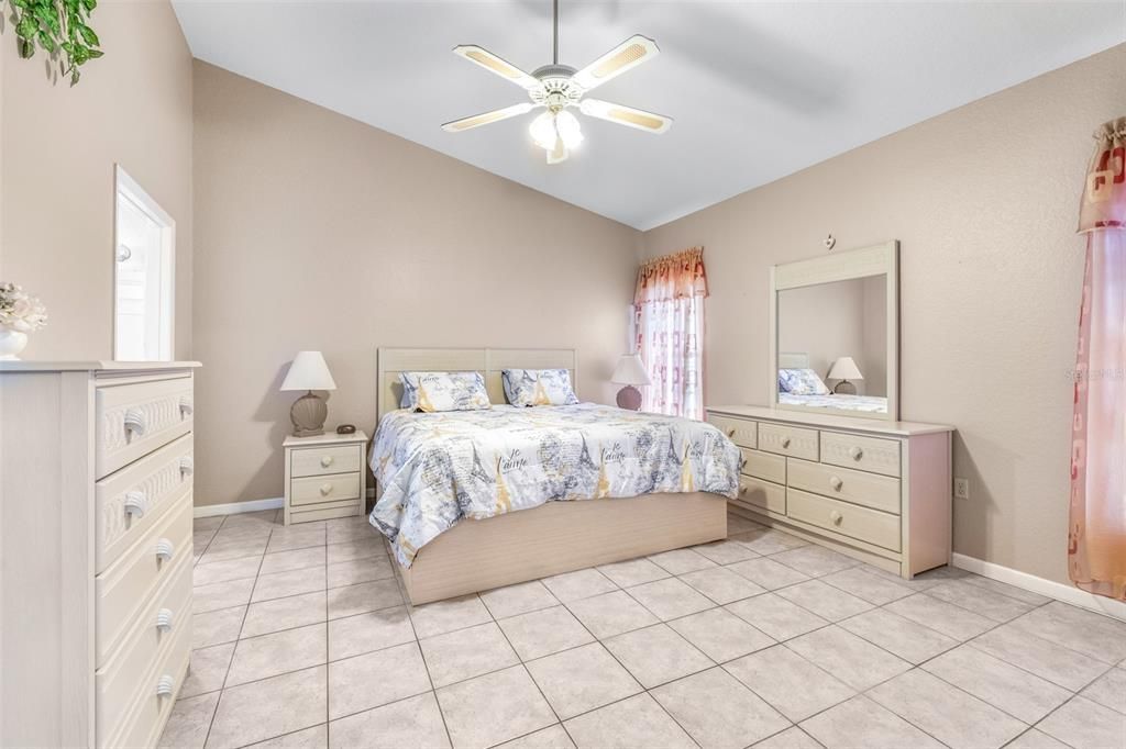 For Sale: $475,000 (4 beds, 2 baths, 2066 Square Feet)