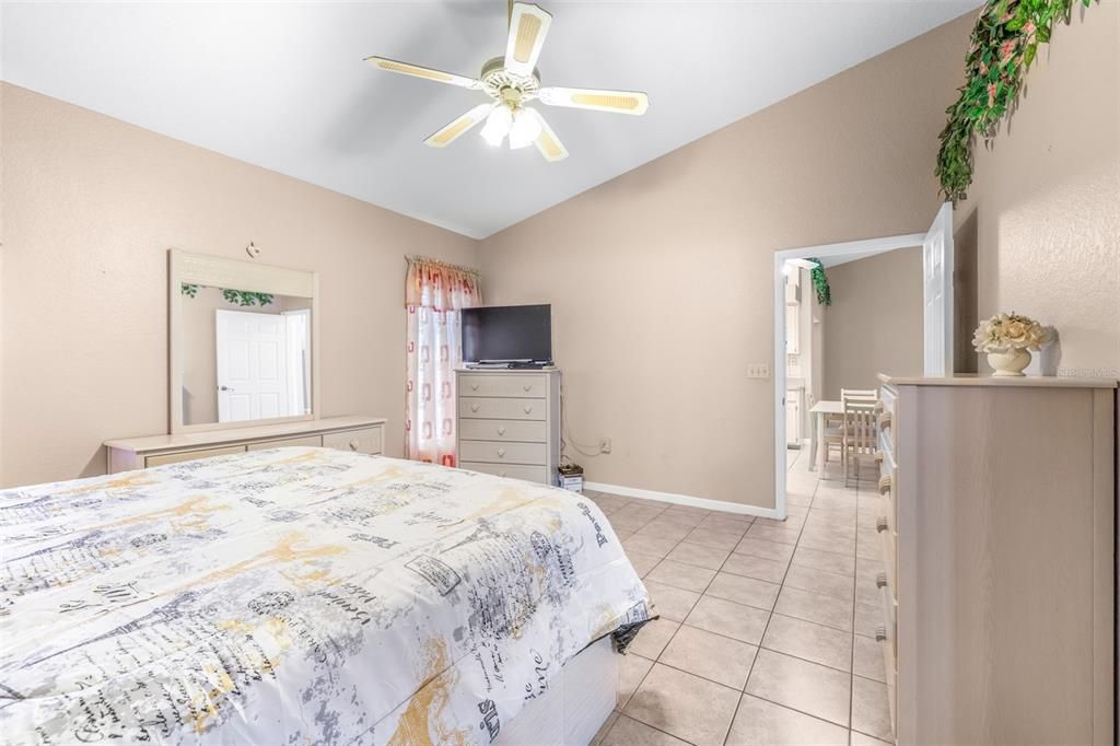 For Sale: $475,000 (4 beds, 2 baths, 2066 Square Feet)