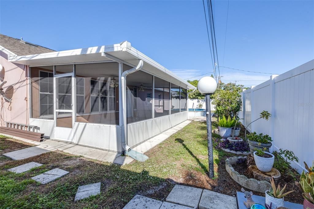 For Sale: $475,000 (4 beds, 2 baths, 2066 Square Feet)
