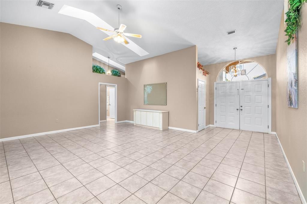 For Sale: $475,000 (4 beds, 2 baths, 2066 Square Feet)