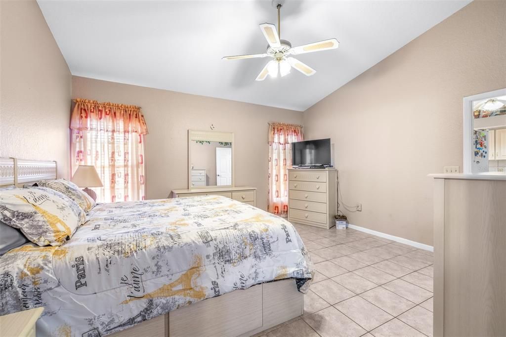 For Sale: $475,000 (4 beds, 2 baths, 2066 Square Feet)