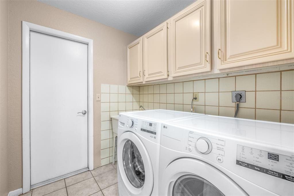 For Sale: $475,000 (4 beds, 2 baths, 2066 Square Feet)