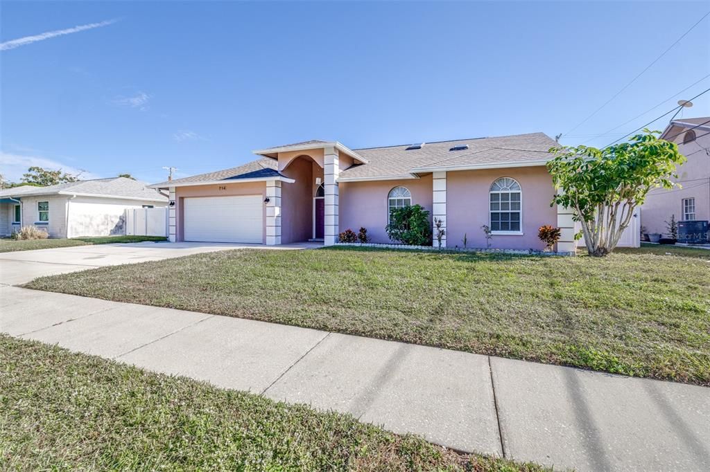 For Sale: $475,000 (4 beds, 2 baths, 2066 Square Feet)