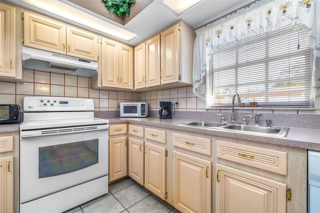 For Sale: $475,000 (4 beds, 2 baths, 2066 Square Feet)