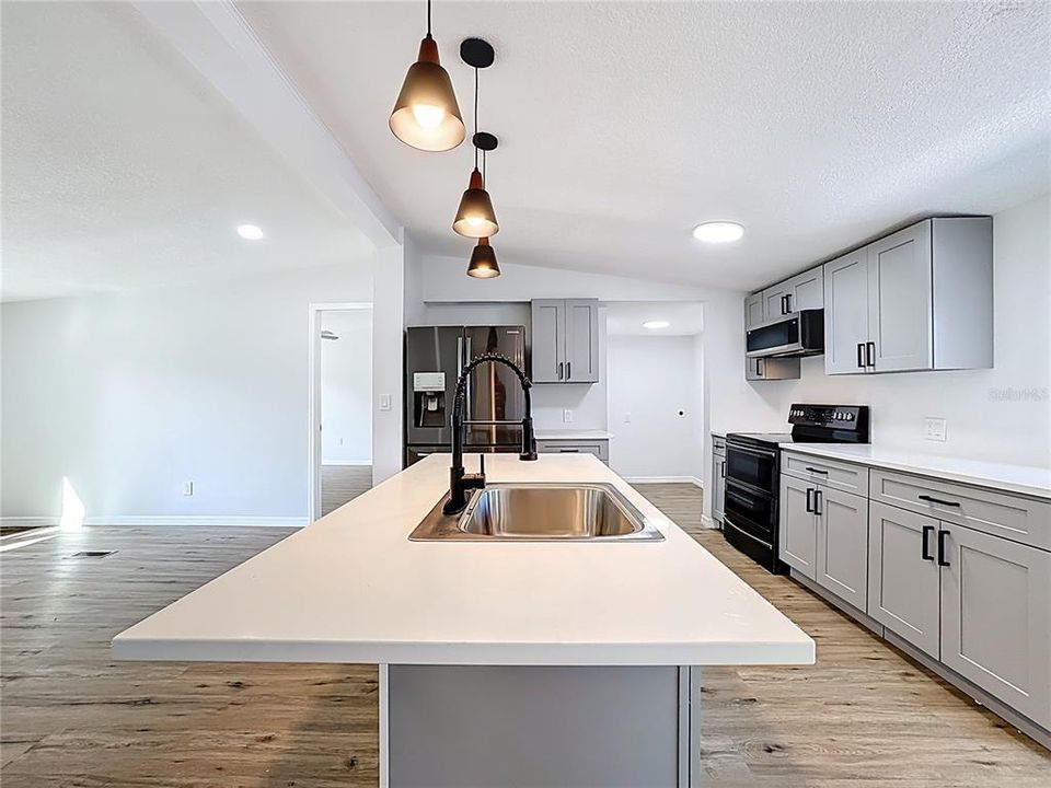 For Sale: $230,000 (3 beds, 2 baths, 1144 Square Feet)