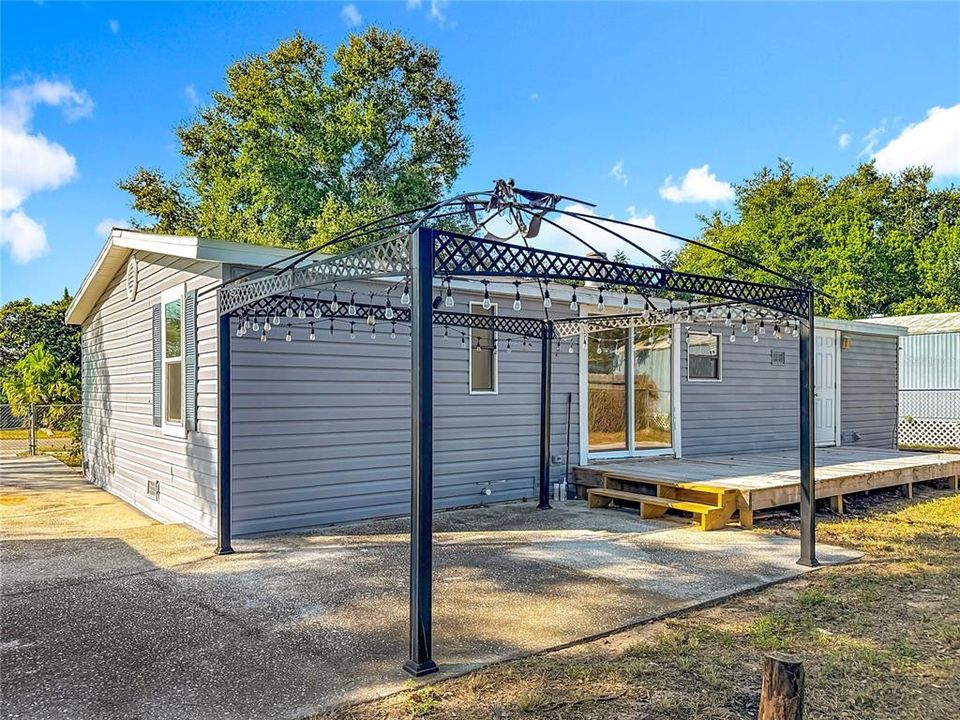 For Sale: $230,000 (3 beds, 2 baths, 1144 Square Feet)