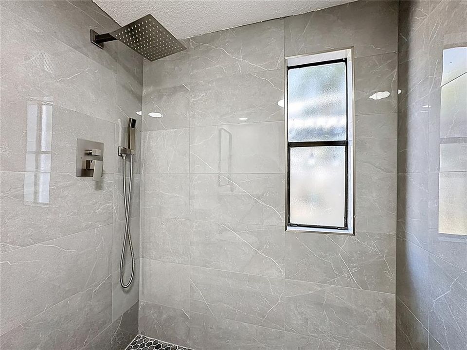 For Sale: $230,000 (3 beds, 2 baths, 1144 Square Feet)