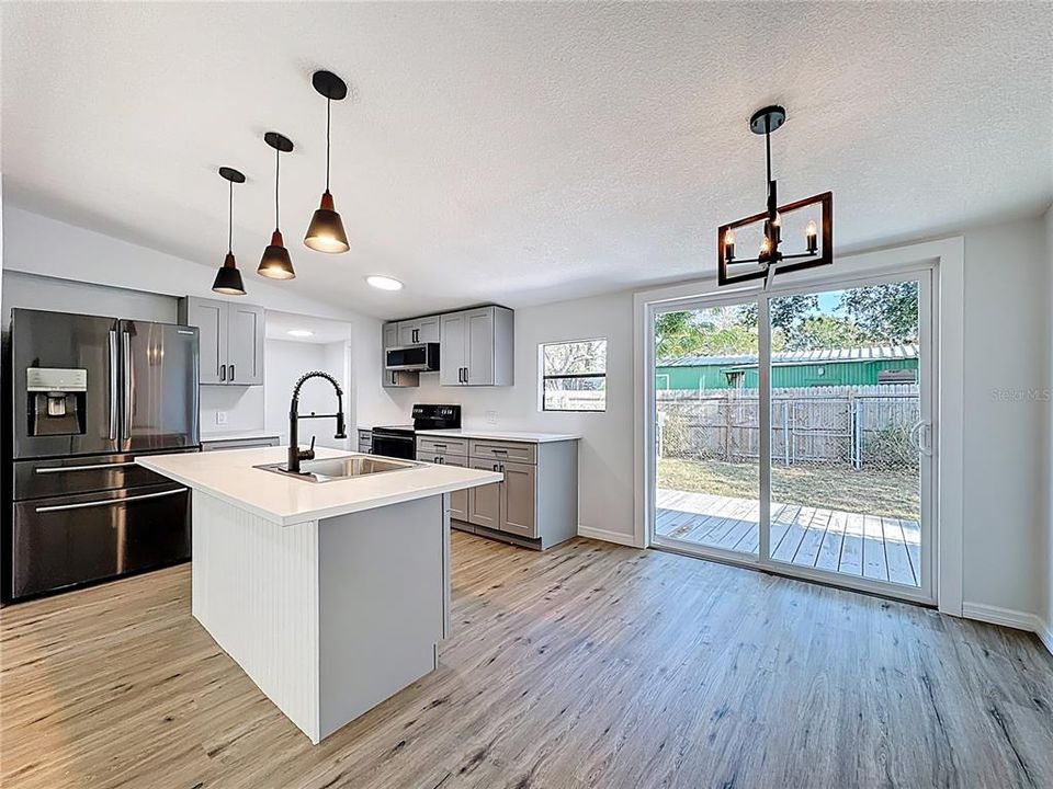 For Sale: $230,000 (3 beds, 2 baths, 1144 Square Feet)