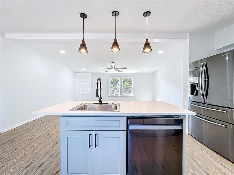 For Sale: $230,000 (3 beds, 2 baths, 1144 Square Feet)