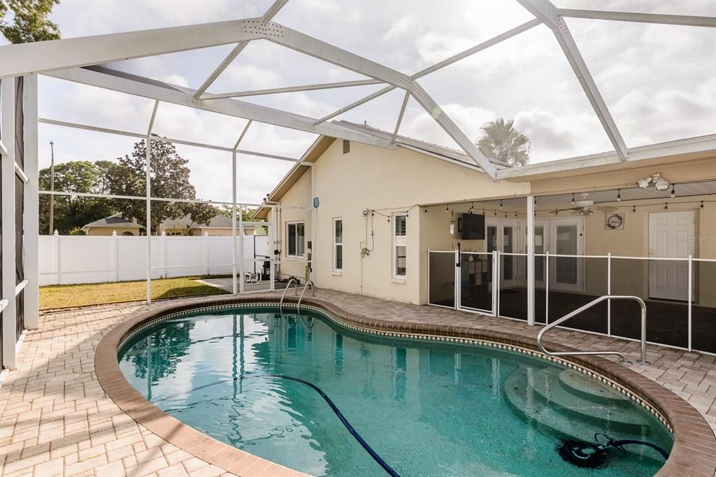 En Venta: $499,900 (3 camas, 2 baños, 1738 Pies cuadrados)