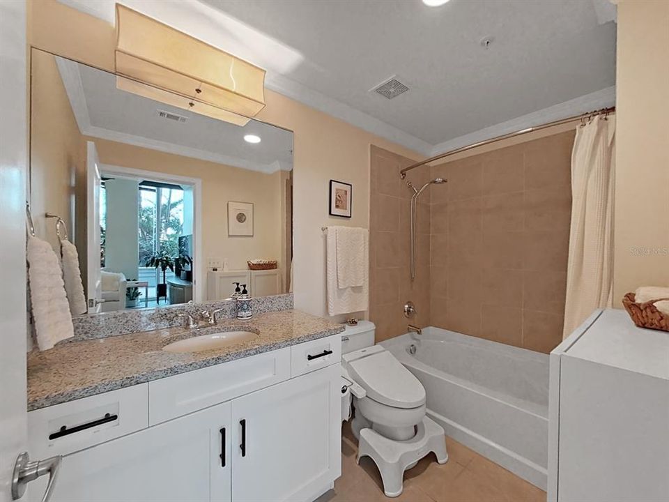 For Rent: $3,500 (2 beds, 2 baths, 1250 Square Feet)