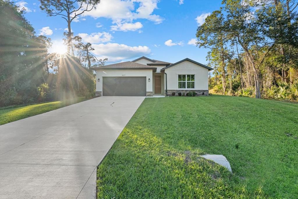 For Rent: $2,425 (4 beds, 3 baths, 1990 Square Feet)