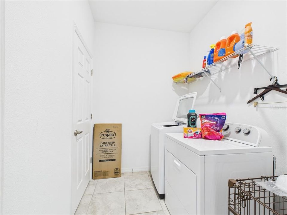 En Venta: $440,000 (3 camas, 2 baños, 2217 Pies cuadrados)