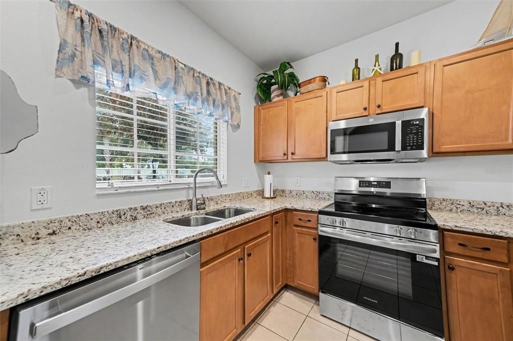 For Sale: $245,000 (2 beds, 2 baths, 1429 Square Feet)
