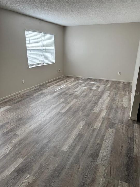 出租: $1,475 (3 贝兹, 1 浴室, 1388 平方英尺)