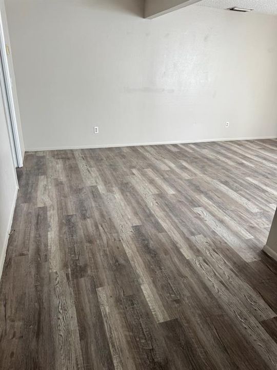 出租: $1,475 (3 贝兹, 1 浴室, 1388 平方英尺)