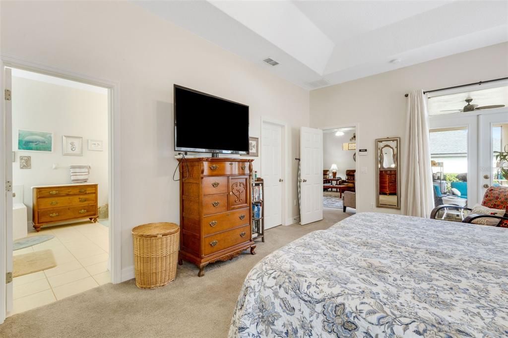 For Sale: $399,900 (3 beds, 2 baths, 2084 Square Feet)