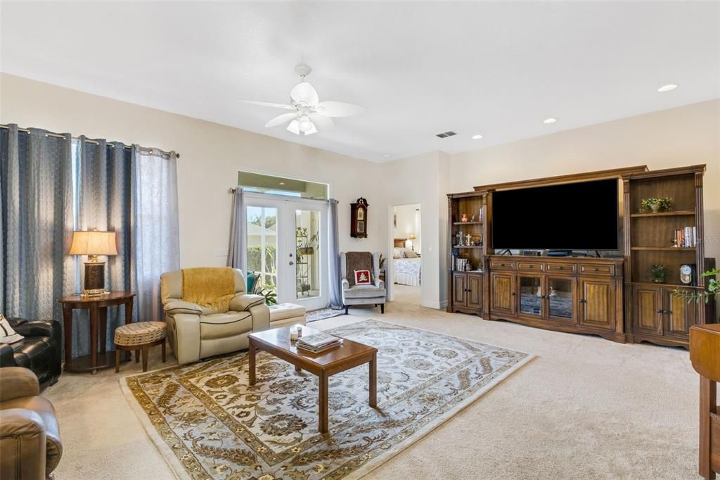 For Sale: $399,900 (3 beds, 2 baths, 2084 Square Feet)