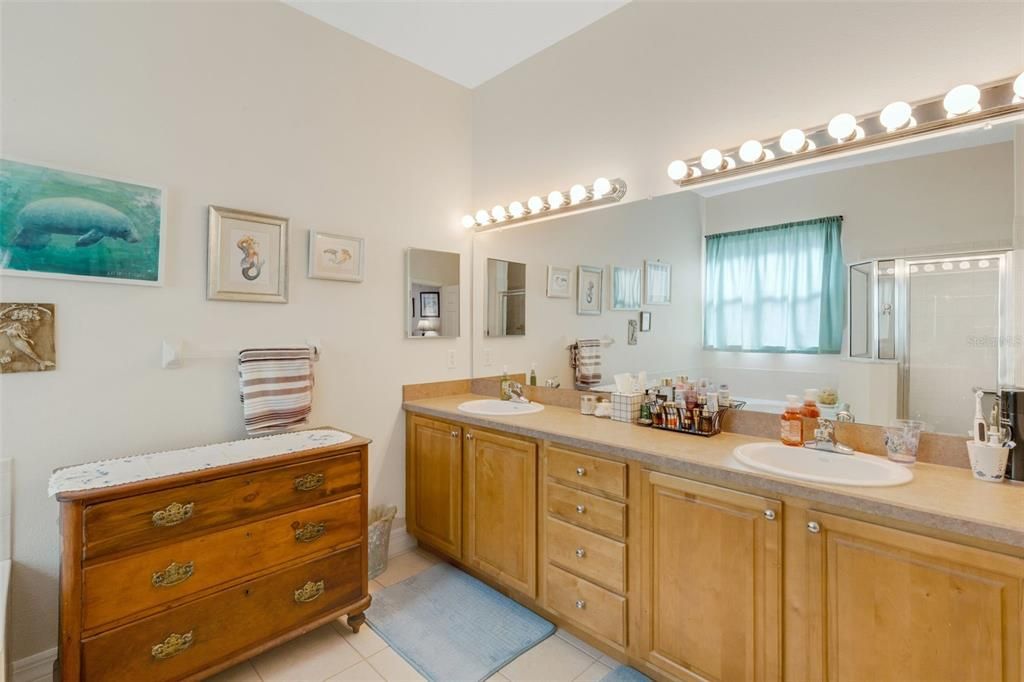 For Sale: $399,900 (3 beds, 2 baths, 2084 Square Feet)