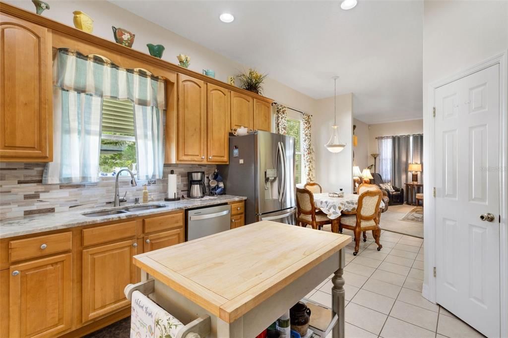 For Sale: $399,900 (3 beds, 2 baths, 2084 Square Feet)