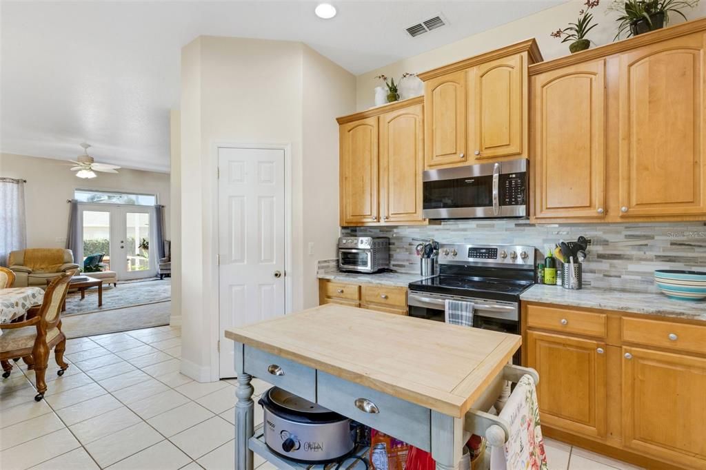 For Sale: $399,900 (3 beds, 2 baths, 2084 Square Feet)