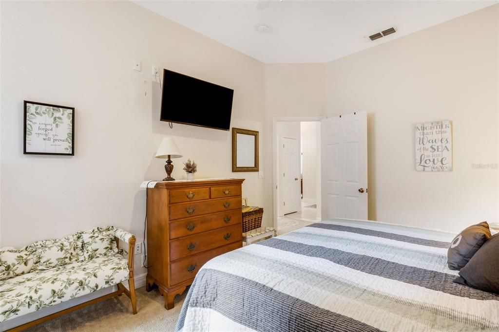 For Sale: $399,900 (3 beds, 2 baths, 2084 Square Feet)