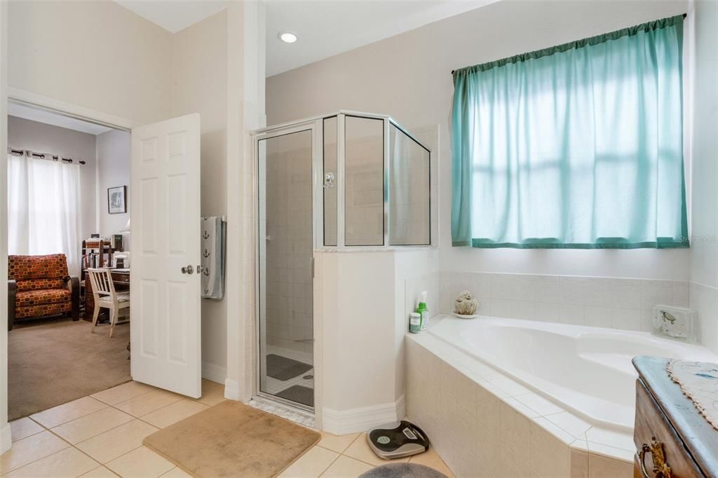 For Sale: $399,900 (3 beds, 2 baths, 2084 Square Feet)