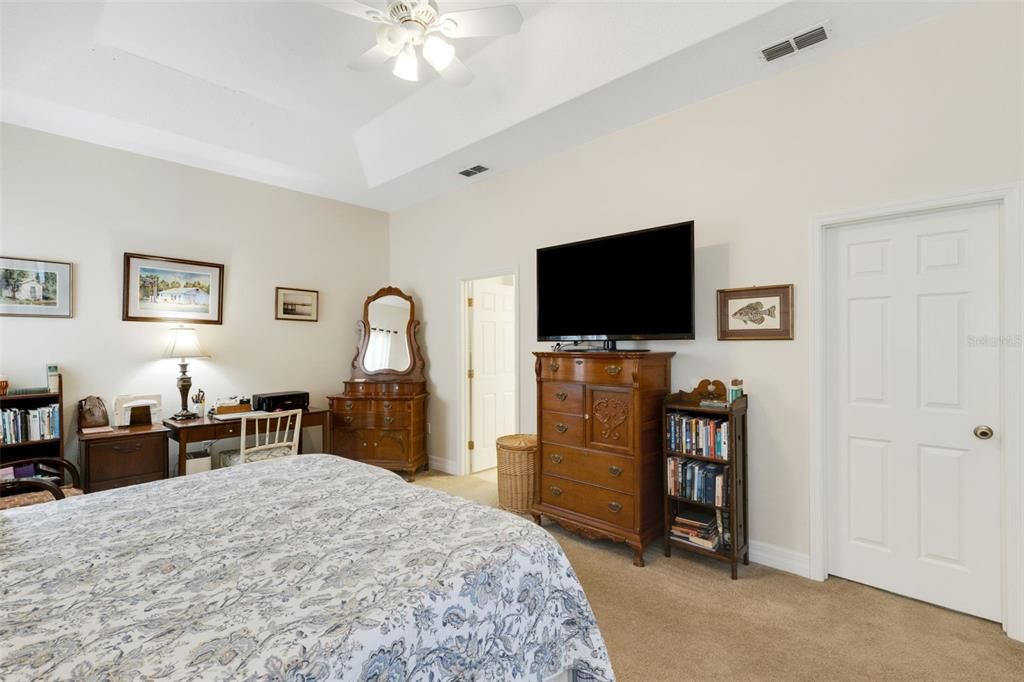 For Sale: $399,900 (3 beds, 2 baths, 2084 Square Feet)