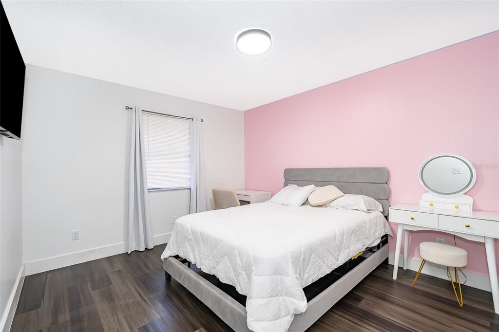 出租: $3,745 (5 贝兹, 2 浴室, 1927 平方英尺)