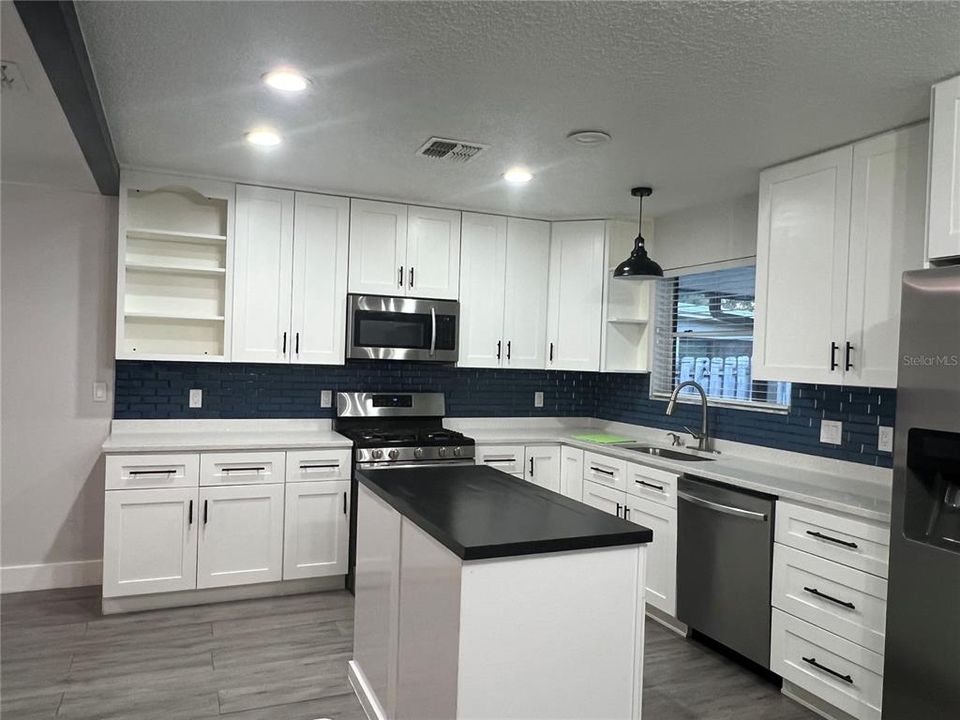 出租: $3,745 (5 贝兹, 2 浴室, 1927 平方英尺)