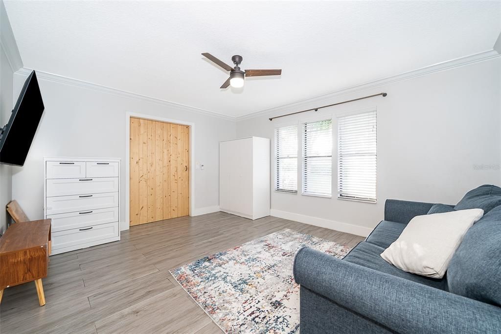 出租: $3,745 (5 贝兹, 2 浴室, 1927 平方英尺)