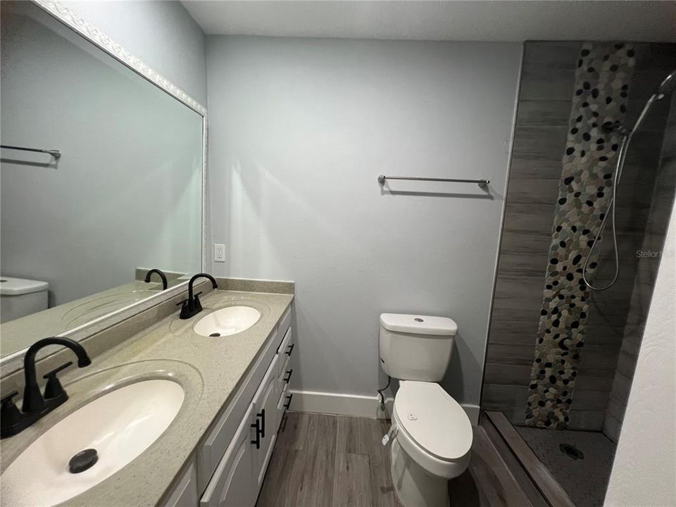 出租: $3,745 (5 贝兹, 2 浴室, 1927 平方英尺)