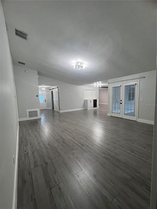 出租: $3,745 (5 贝兹, 2 浴室, 1927 平方英尺)