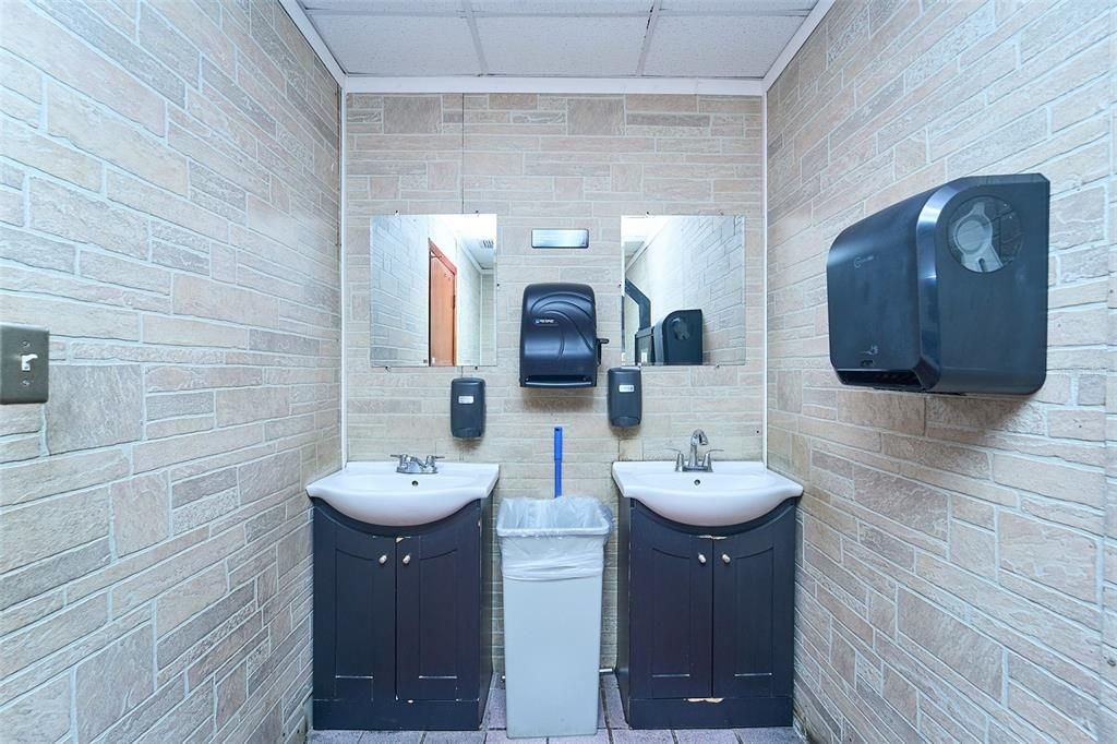 待售: $6,000,000 (0 贝兹, 0 浴室, 5240 平方英尺)