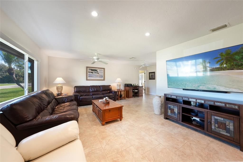 For Sale: $339,000 (2 beds, 2 baths, 1660 Square Feet)