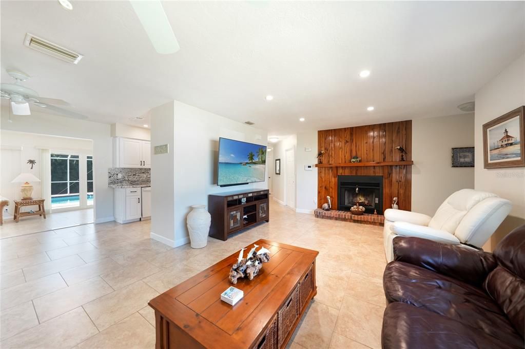 For Sale: $339,000 (2 beds, 2 baths, 1660 Square Feet)