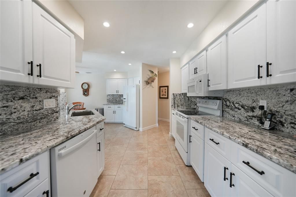 For Sale: $339,000 (2 beds, 2 baths, 1660 Square Feet)