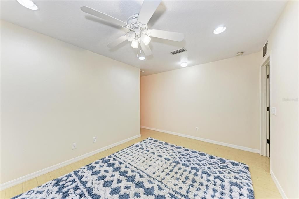 待售: $239,900 (2 贝兹, 2 浴室, 1429 平方英尺)