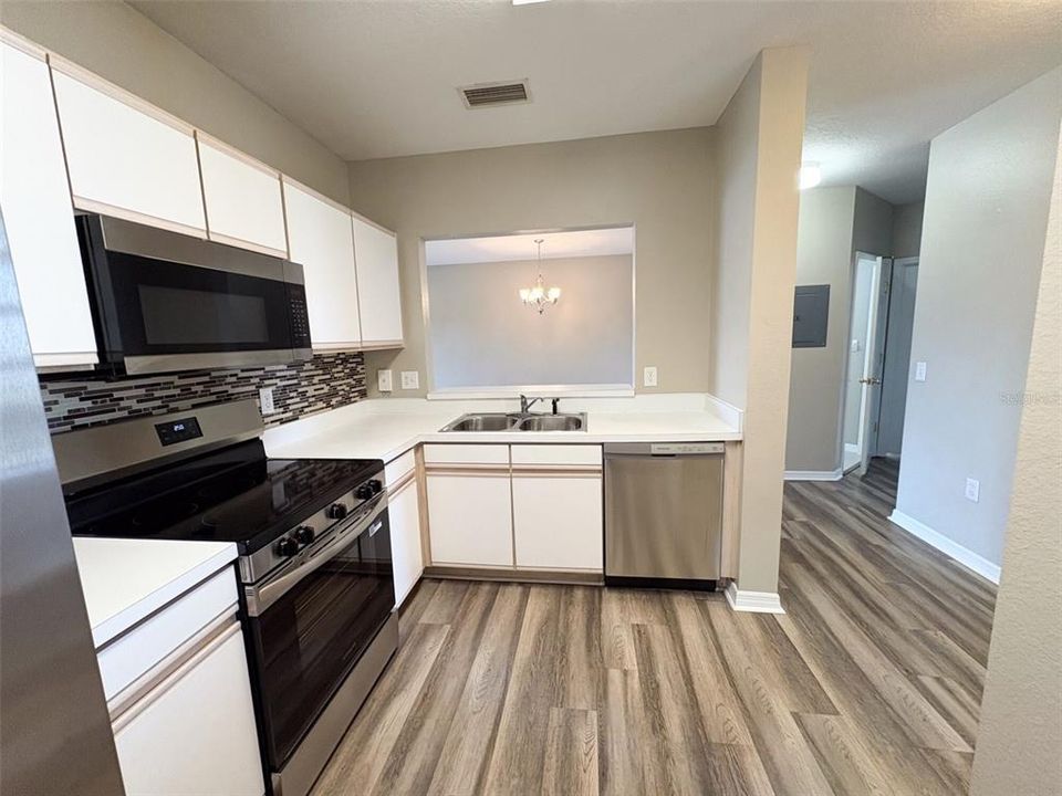 出租: $1,595 (3 贝兹, 2 浴室, 1151 平方英尺)