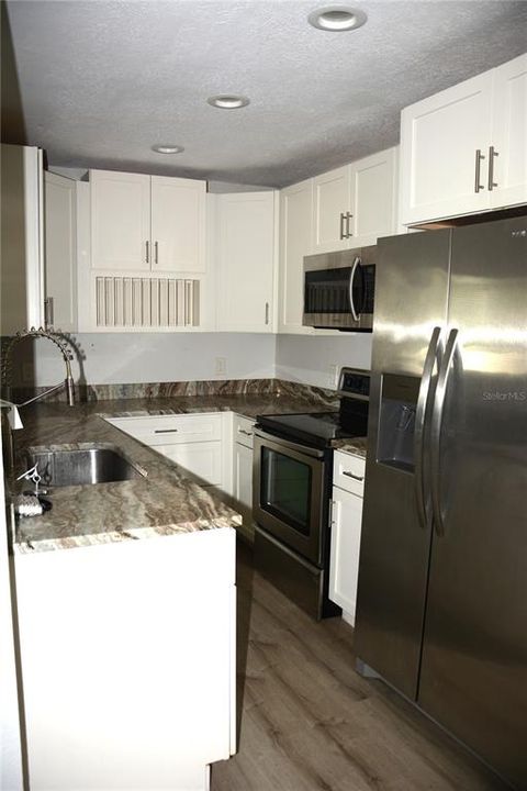 В аренду: $2,350 (3 спален, 2 ванн, 896 Квадратных фут)