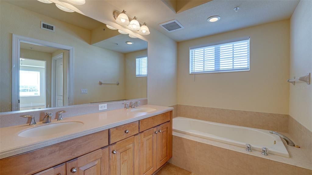 For Rent: $2,600 (3 beds, 2 baths, 2391 Square Feet)