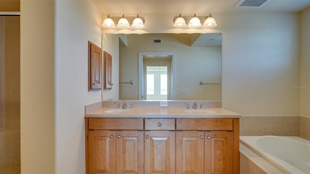 For Rent: $2,600 (3 beds, 2 baths, 2391 Square Feet)