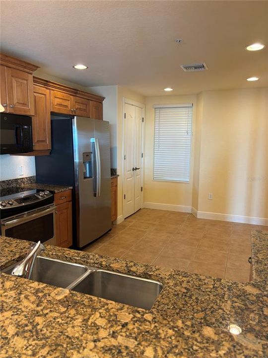 En Renta: $2,600 (3 camas, 2 baños, 2391 Pies cuadrados)