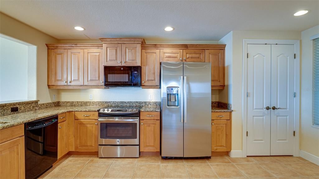 For Rent: $2,600 (3 beds, 2 baths, 2391 Square Feet)